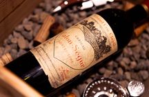 Vintage wine tasting with an oenology expert in Paris