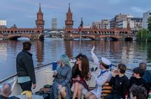 Berlin boat tour with drag queen Audrey Naline