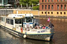 Berlin boat tour with drag queen Audrey Naline