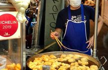 Evening street food tour by tuk-tuk in Bangkok's Chinatown