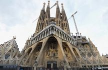Walking tour by Antoni Gaudí's Modernist landmarks