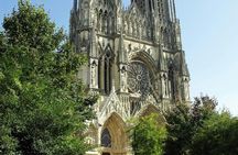 Small-group guided walking food tour with Champagne in Reims