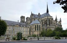 Small-group guided walking food tour with Champagne in Reims