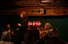 Traditional fado show with local artists in Porto