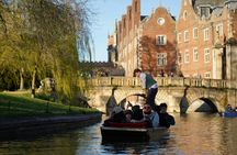 Cambridge walking tour and punting experience