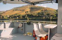 Douro sunset party cruise with DJ and open wine bar
