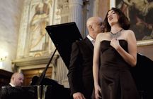 Pizza dinner and Italian opera arias concert in Florence