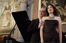 Pizza dinner and Italian opera arias concert in Florence
