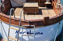 Traditional gozzo boat tour with refreshments in Bari