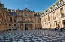Versailles Palace with guide, entry and round-trip transfer from Paris