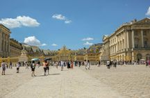 Versailles Palace with guide, entry and round-trip transfer from Paris