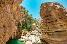 Private tour to Wadi Tiwi, Bimmah sinkhole and UNESCO-Qalhat from Muscat with lunch box