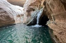 Private tour to Sinkhole and Wadi from Muscat with lunch box