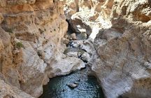 Private tour to Sinkhole and Wadi from Muscat with lunch box