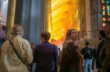 Sagrada Familia and Pedrera small-group tour with glass of cava