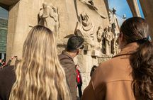 In-Depth Tour of Gaudí's Sagrada Família in a Small Group