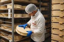 Discover the secrets of cheese ageing on the Lake Como Mountains