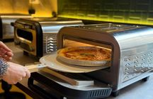 Neapolitan pizza and tiramisu cooking class in Naples