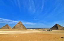 Giza Pyramids, Sphinx, and Egyptian Museum tour with lunch from Cairo