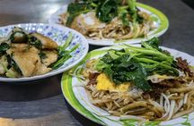 Evening food tour with drinks in Phnom Penh by tuk-tuk