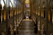 24-hour hop-on hop-off bus and Notre-Dame exterior guided tour