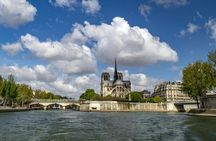 24-hour hop-on hop-off bus and Notre-Dame exterior guided tour