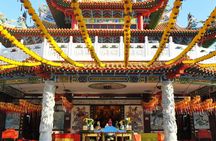 Kuala Lumpur private tour with Petronas Twin Towers and Batu Caves