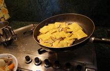 Exclusive cooking lesson, lunch and grocery tour in Rome