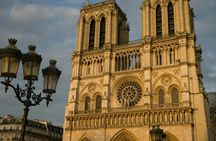 Private street photo tour of Paris
