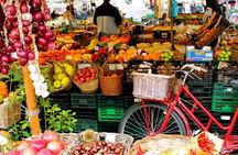 Market tour, lunch or dinner and show cooking at a Cesarina's home in Rome