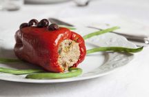 Market tour, cooking class and lunch or dinner at a Cesarina's home in Naples