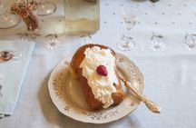 Market tour, cooking class and lunch or dinner at a Cesarina's home in Naples