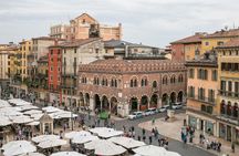 Lunch or Dinner and Cooking Show at a Cesarina's House in Venice