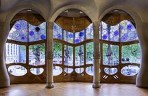 Walking tour Gaudí Houses with optional skip-the-line tickets to Casa Batlló and La Pedrera