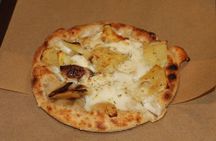 Small-group pizza tour in Rione Monti