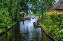 Luxury sightseeing tour of Giethoorn with private transportation from Amsterdam