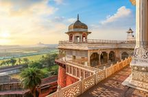 Sunrise Taj Mahal and Agra Fort full-day private tour from Delhi