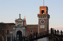 Discovery Walk Venice’s center a labyrinth of mystery