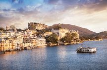 Boat ride on Lake Pichola in Udaipur
