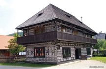 Cicmany guided tour with thermal bath entrance