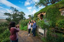 Rotorua to Auckland via Hobbiton movie set with lunch