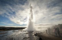 Small group Golden Circle tour with Kerið crater and Friðheimar farm