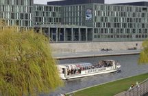 Spree boat trip through the center of Berlin