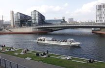 Spree boat trip through the center of Berlin