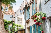 Townhouses and corridors private tour in Lübeck