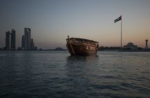 Sightseeing cruise with refreshments and show at Presidential Palace