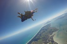18,000ft skydiving experience in Auckland