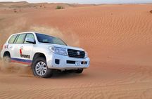 Dubai desert 4x4 safari with traditional Arabic dinner and dancing