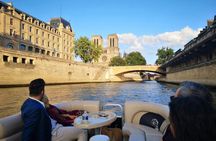 Paris private boat tour with guide to the Seine’s landmarks