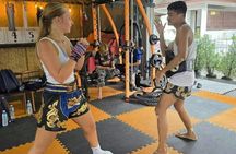 Group introduction class Muay Thai boxing for beginners in Koh Chang